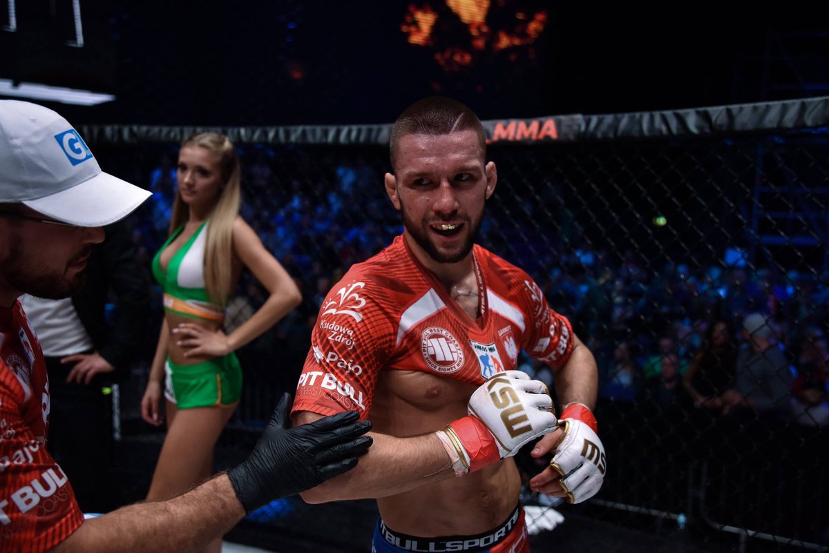 KSW_MMA's tweet photo. To była prawdziwa wojna! || That was a real war! #KSW40
Więcej zdjęć || More photos ▶️ https://t.co/kBFDPOS3WX https://t.co/ED32riYalZ