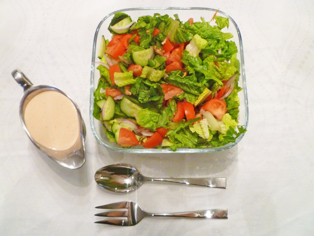 CamelliaKgl's tweet photo. Diet Fresh!Treat yourself with some salad forget the stories of indigestion &amp; constipation.#GreekSaladFrenchDressing at 3,500 Rwf. #RwOT https://t.co/eLbyolfu6a