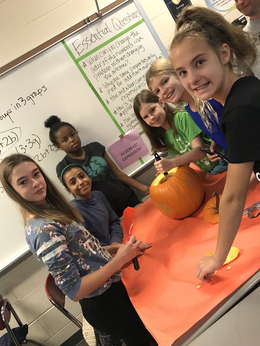 supernovasmath's tweet photo. Happy Halloween! #pumpkinmath2017 #supernovas #salemproud https://t.co/tEYpRnAUs2