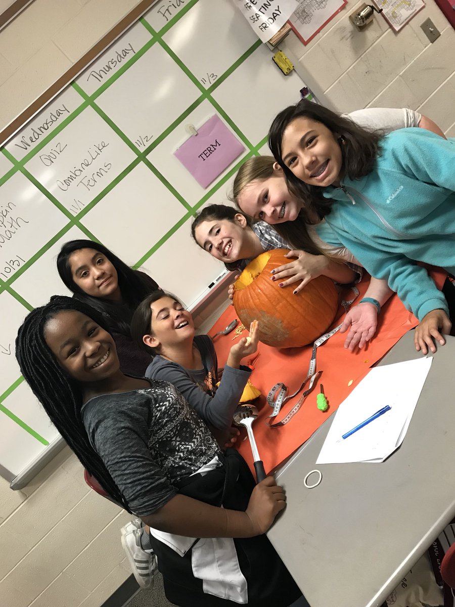 supernovasmath's tweet photo. Happy Halloween! #pumpkinmath2017 #supernovas #SalemProud https://t.co/wGtvhM2Dre