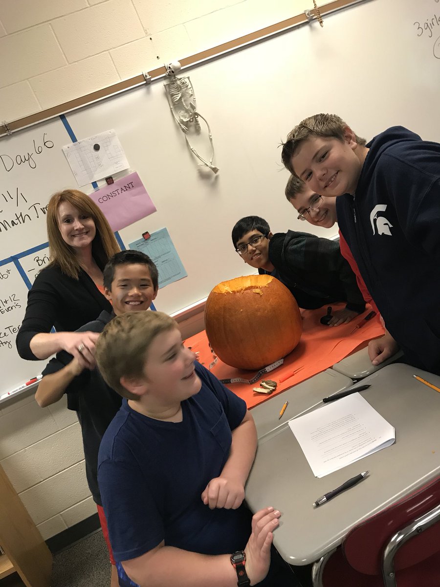 supernovasmath's tweet photo. Happy Halloween! #pumpkinmath2017 #supernovas #SalemProud https://t.co/wGtvhM2Dre