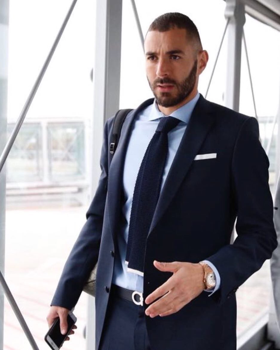 Benzema's tweet photo. Hi London 😎 #KBNueve @realmadrid #HalaMadrid @ChampionsLeague https://t.co/cZPipF8d3C