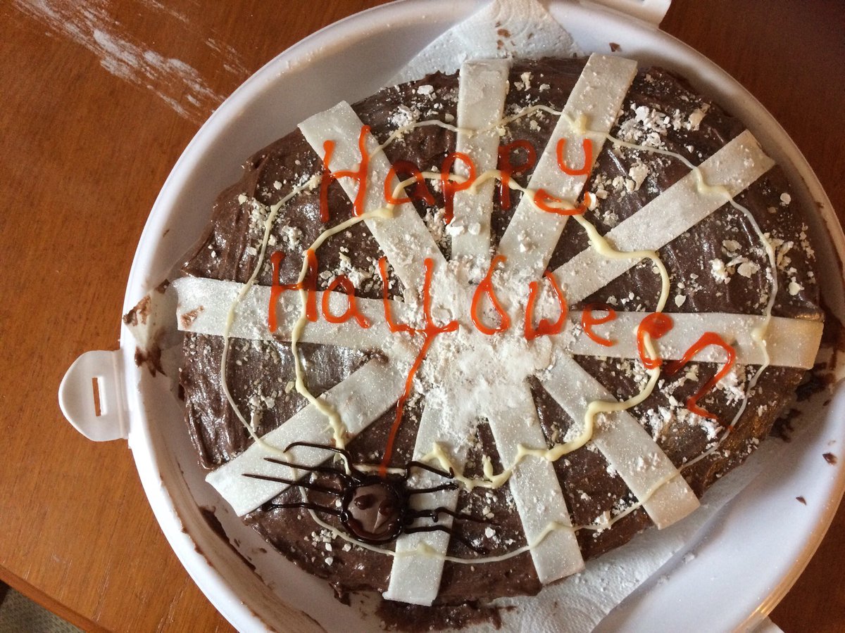DemonDuffeh's tweet photo. The wifeโs been baking. First time doing a Halloween themed cake #amazingbaker #bestwifeever @NeonGenesis87 @oceandan93 @ebooth93 https://t.co/iidlhgCrxe