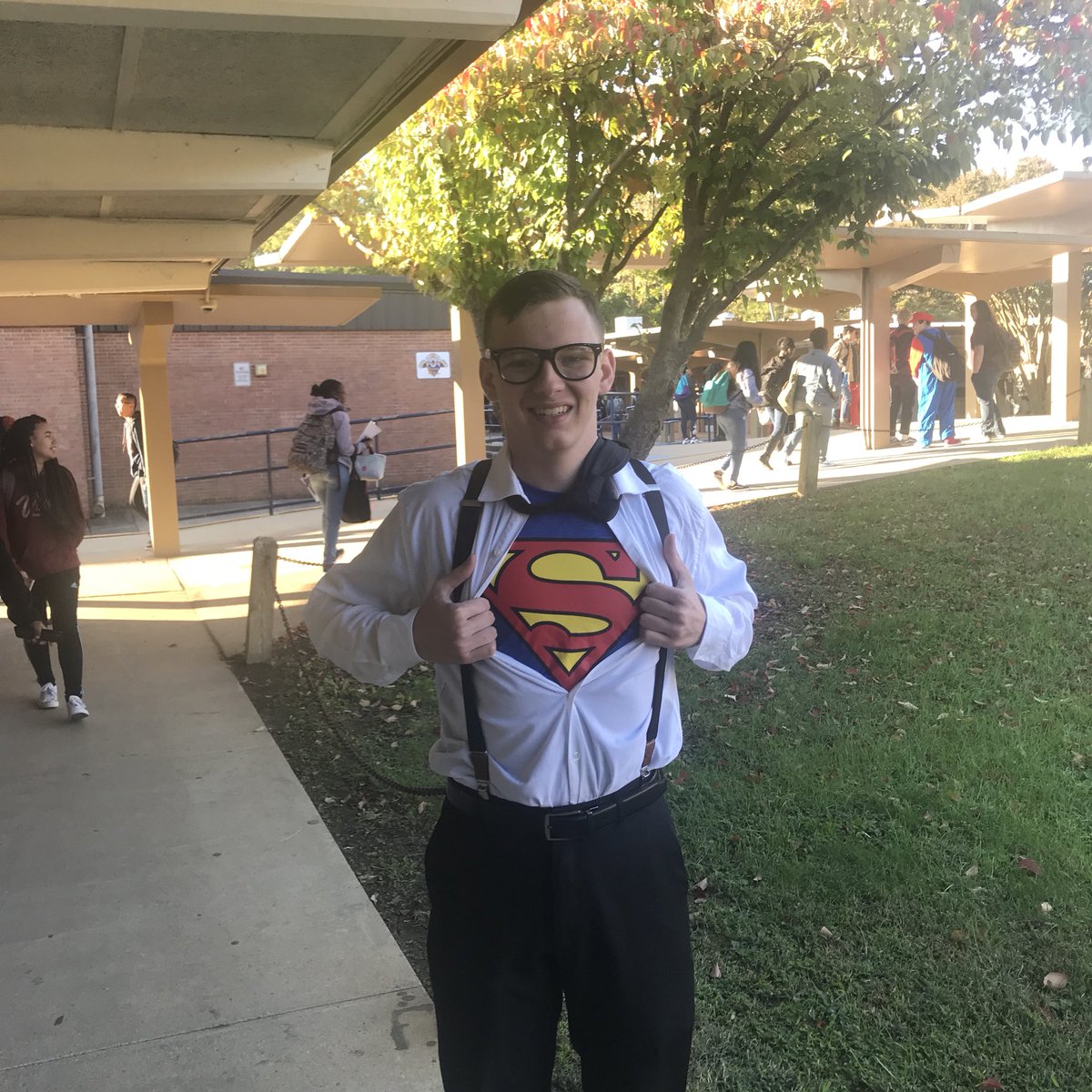 jrtnhs's tweet photo. Elijah Blue’s secret identity revealed! @eblue88 #leadjrt @jrtseniorclass18 @JRTPrincipal @nhs_njhs https://t.co/Yu4xwZBIyw
