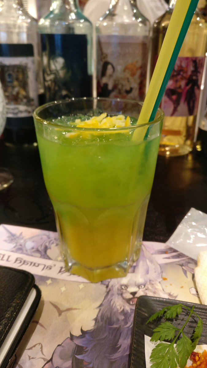 pouelman's tweet photo. Un drink de Garudo 🤷#FFCafe https://t.co/YO7B7QVjq2