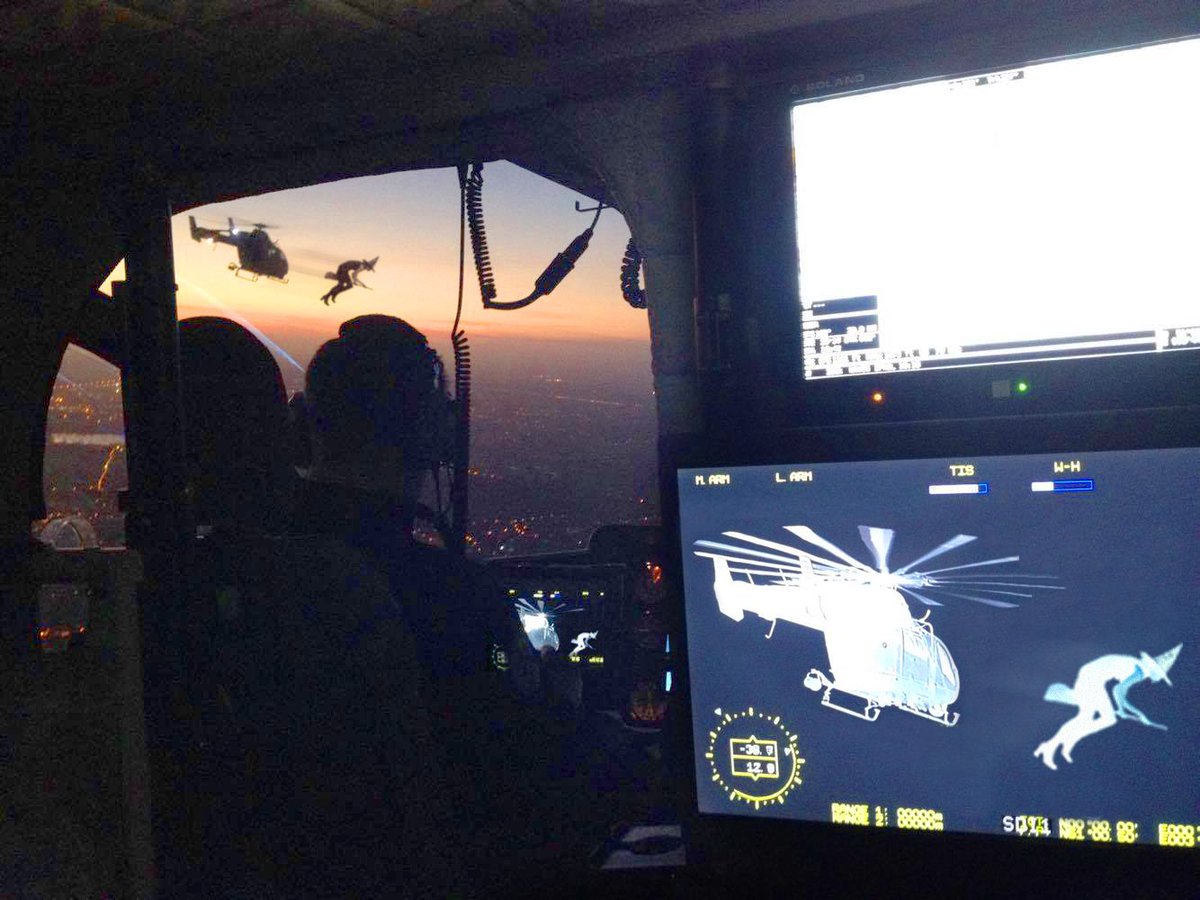 policefederale's tweet photo. Traffic aérien plus intense aujourd'hui! #halloween #rago #halloween2017 @HELI_FEDPOLFED https://t.co/qw4NtfNmbR