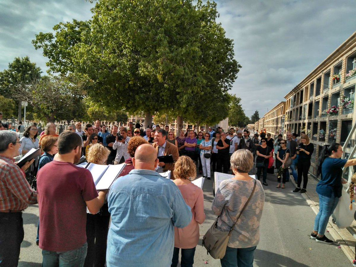 TioCuc's tweet photo. Diumenge vam participar de l'homenatge a Miquel Grau al cementeri d'Alacant. 40 anys sense tu, 40 anys amb nosaltres. https://t.co/ULbhT3gTEN