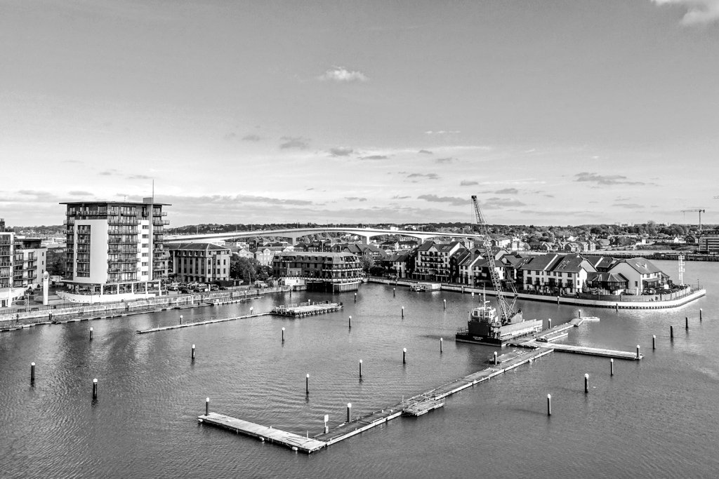 sotonmono's tweet photo. Southampton Photos of the Day - Ocean Village Night &amp; Day @HistoricalSoton @SeeSouthampton @iSouthampton @MDLOceanVillage @OceanVillagePic https://t.co/aYyOLfSNM7