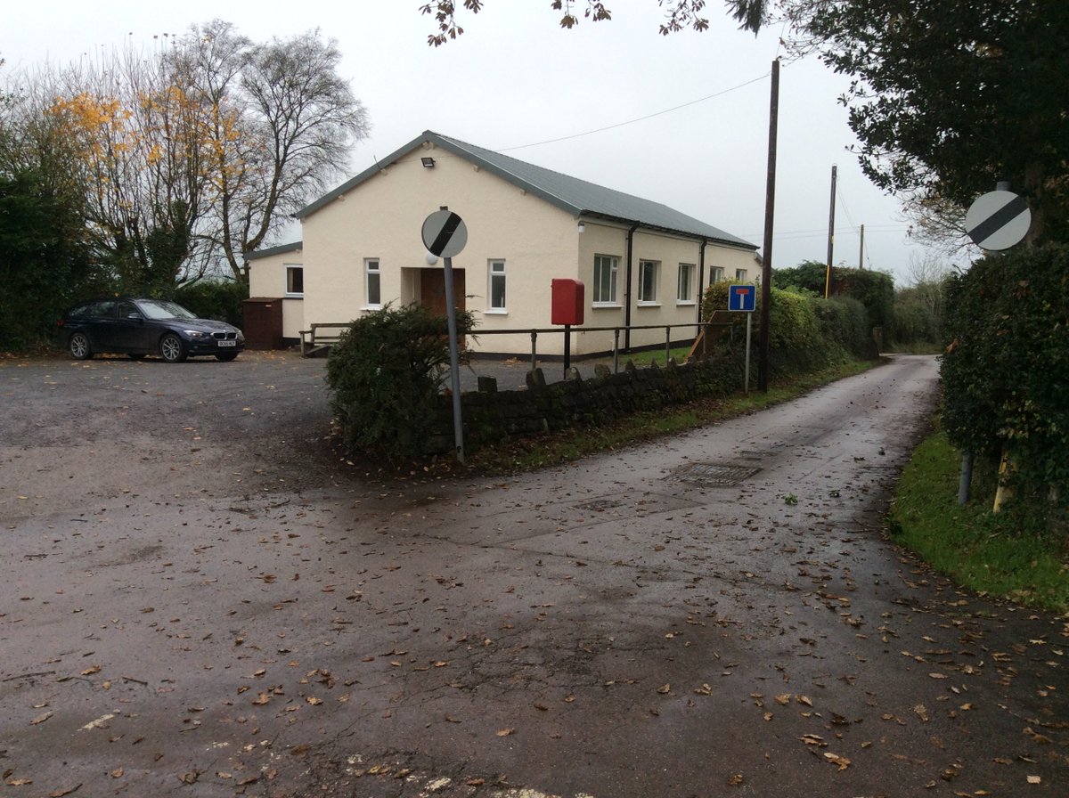 ValenciaComFund's tweet photo. The revamped village hall at #Withleigh looks amazing guys! Funded by @ViridorCredits via #theLCF https://t.co/LMvQpR2Y2T https://t.co/3XYoYpdul4