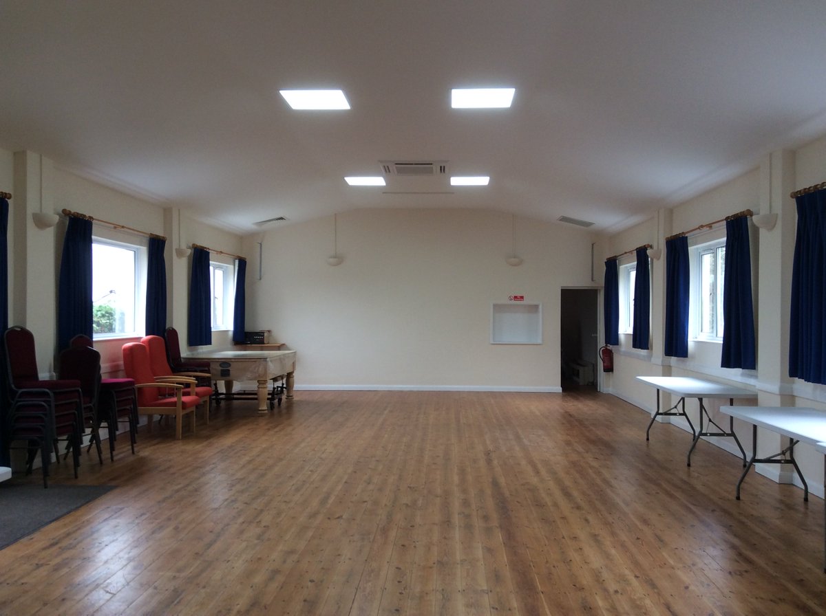 ValenciaComFund's tweet photo. The revamped village hall at #Withleigh looks amazing guys! Funded by @ViridorCredits via #theLCF https://t.co/LMvQpR2Y2T https://t.co/3XYoYpdul4