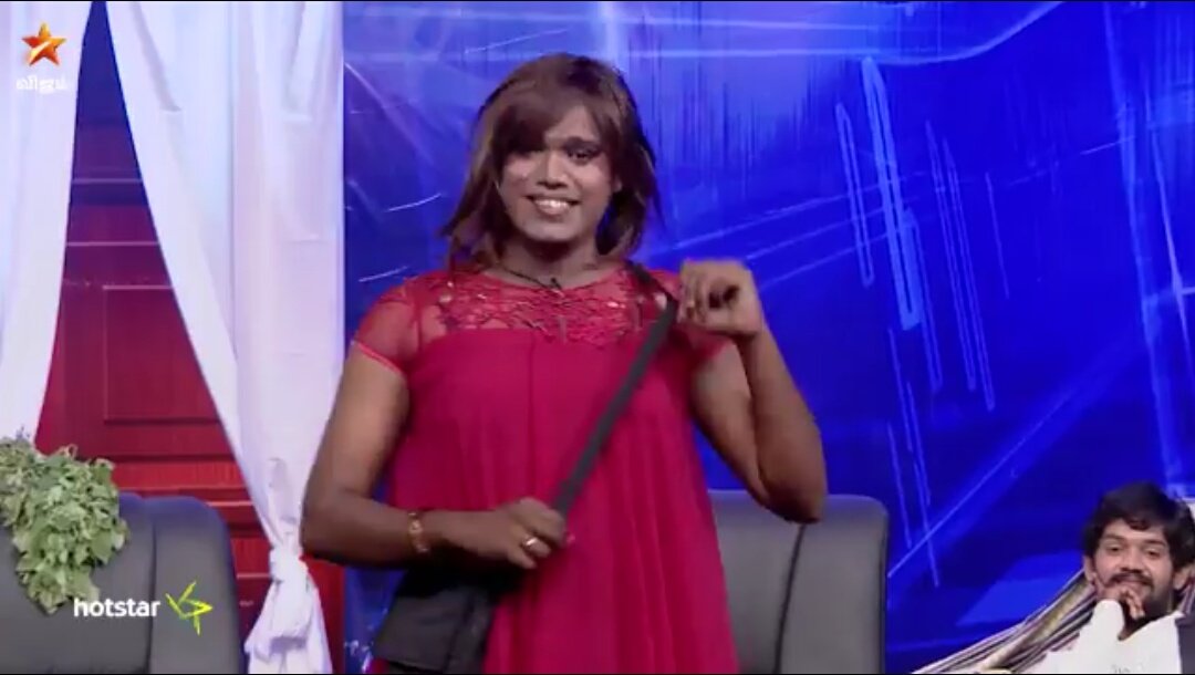 Jamunaashoken1's tweet photo. @vijaytelevision Vijay TV ungaluku Vara Aalle ketaikalaya... Ethalam oviya Va...😱 https://t.co/CyblVyjhS4