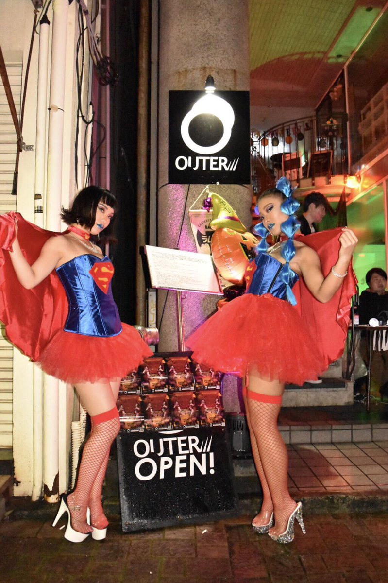 QuincyMcQueen's tweet photo. 土曜は超盛り上がりからの今夜がハロウィン本番のOUTERさんは21時よりオープン！🎃
既に仮装女子会予約ありで今夜もパーティーしちゃいましょう🎉
本日よりOUTERワンコインフード、焼きおにぎり、ピザ等提供開始しました！🍕
#高知ハロウィン
#高知クラブ
#OUTERKOCHI https://t.co/y8tl4viPco