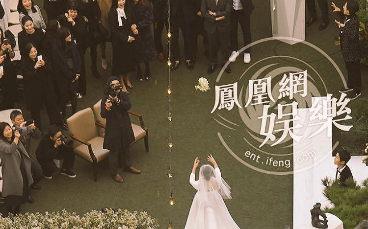 flowersroad___'s tweet photo. I wonder who caught the bouquet 😅😍😍😍

#SongSongCouplewedding #SongSongCouple https://t.co/TZUcsI4JoA