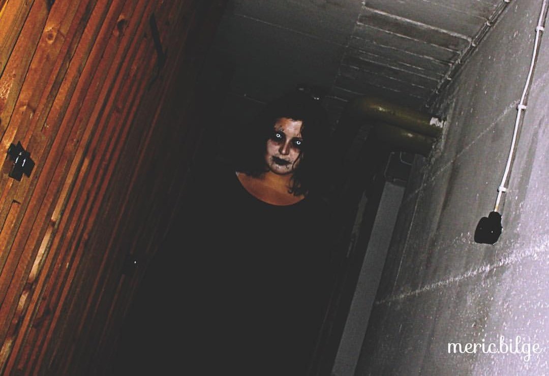 _Nimet95's tweet photo. #HappyHalloween photoshoot with a friend. Check her insta for more photos -> meric.bilge #makeupbymyself https://t.co/NTkFixrNEO