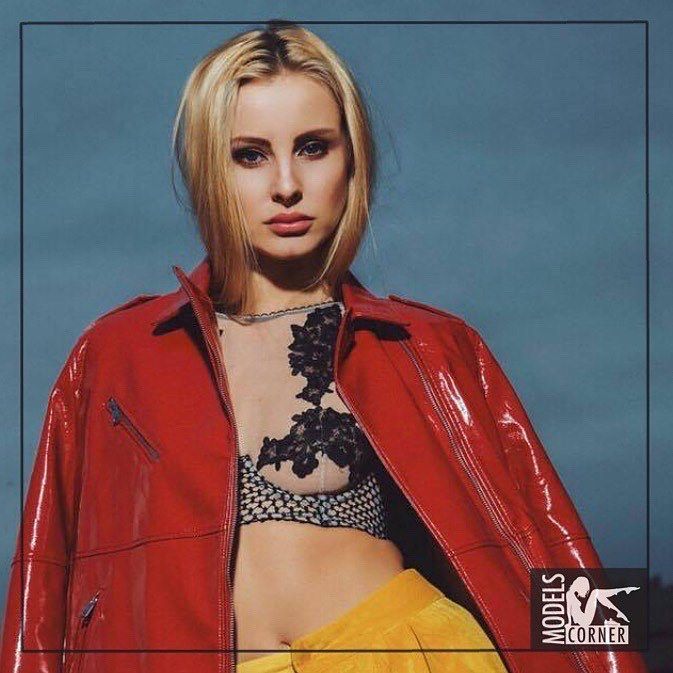 Good Morning girls! Today is Joyce's birthday and we wish her all the best! 🤗
.
.
.
#happybirthday #modelscorner #… ift.tt/2iienz2