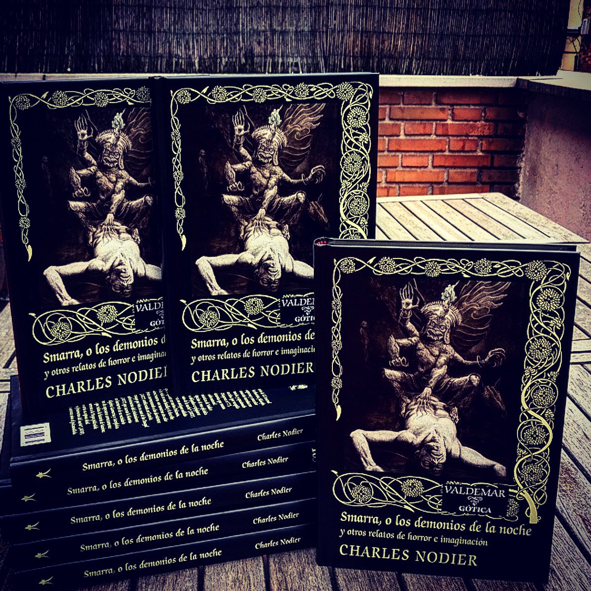 ¿No sabes que leer en #Halloween2017 #TodosLosSantos? @ed_valdemar quiere ponértelo fácil con sus novedades: #Smarra de #CharlesNodier a la venta el 2/11
goo.gl/uMJgXi