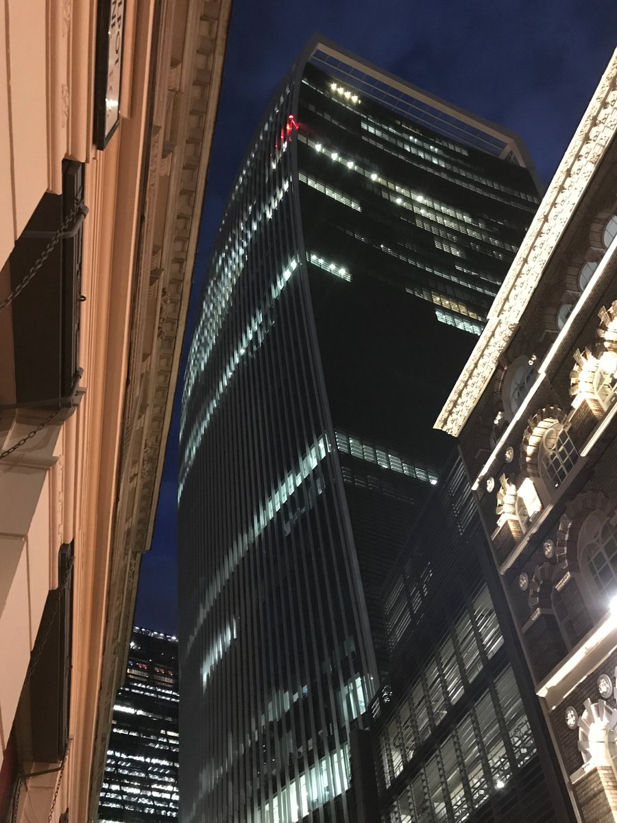 PocketofJo's tweet photo. #20fenchurchstreet looking resplendent at 6am this morning #londonarchitecture #sunriseyoga https://t.co/ArAxm7YCEc