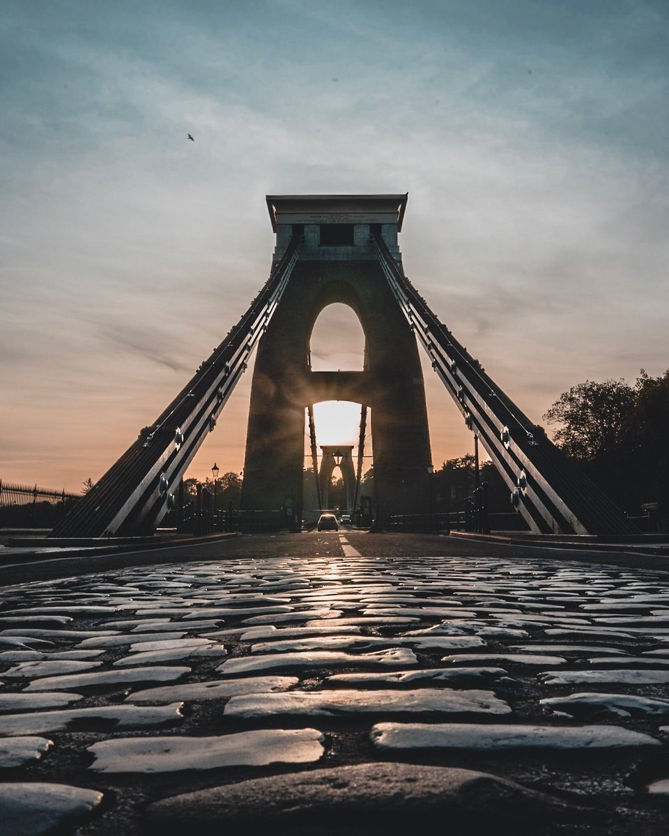 timfj_'s tweet photo. Clifton suspension bridge looking all cool #bridge #photo #photooftheday #bristol #sonyaplpha @SonyUK https://t.co/osNgH09phw