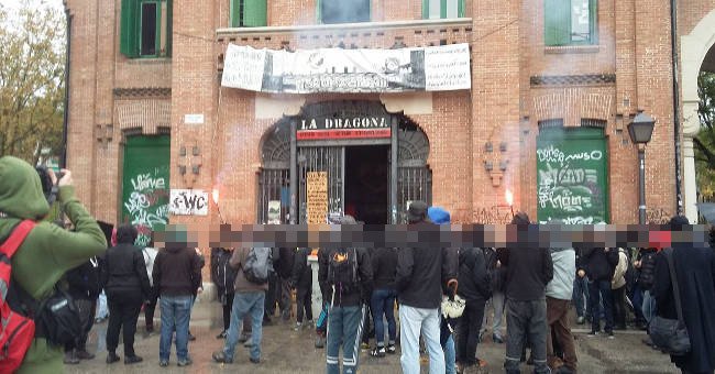 dragonaesoa's tweet photo. Ni hace un año, ni el 6 de noviembre pasaremos por el aro.
Que quede bien claro #LaDragonaResiste #LaDragonaEnGuerra https://t.co/Cxm8ovdweE