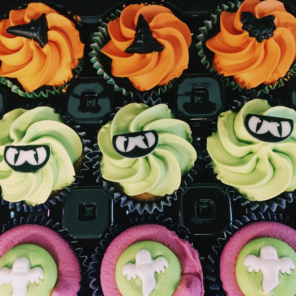 HonorEstio's tweet photo. Happy Halloween!!! 🦇🎃⚗️ https://t.co/drtoQrgva3