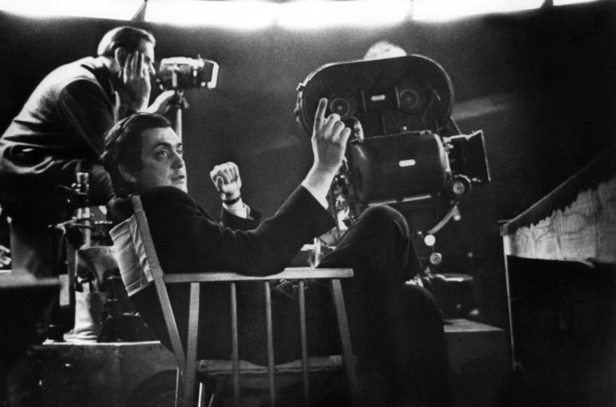 Ryzoma's tweet photo. Stanley #Kubrick on the set of Dr. Strangelove, 1964 

#StanleyKubrick  #DrStrangelove #Art

#SapereCondiviso #Cinema https://t.co/yYfqbuG0n1