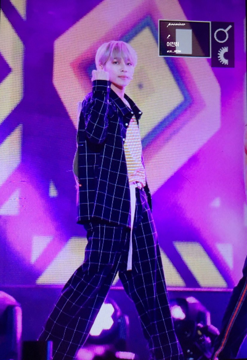 still_IREAH's tweet photo. 171031 원아시아 폐막식 프리뷰
#masc #마스크 #이레 #ireah #다해
오빠 할 수 있다!ㅠㅠ https://t.co/hwkb4qa1QD