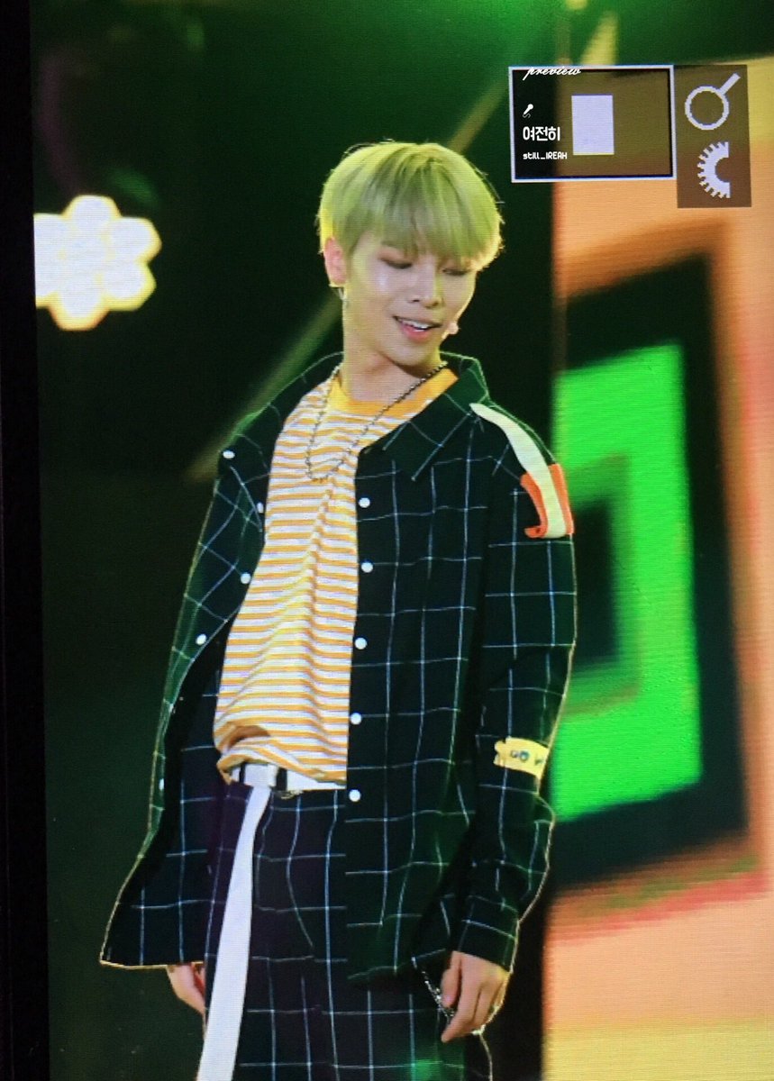 still_IREAH's tweet photo. 171031 원아시아 폐막식 프리뷰
#masc #마스크 #이레 #ireah #다해
오빠 할 수 있다!ㅠㅠ https://t.co/hwkb4qa1QD