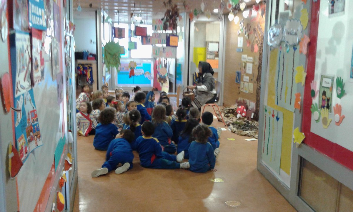 AnaGzquez's tweet photo. La castanyera ens visita a Avantis!!!! @XalocLH @ColegioPineda https://t.co/jtc1aL0NdK