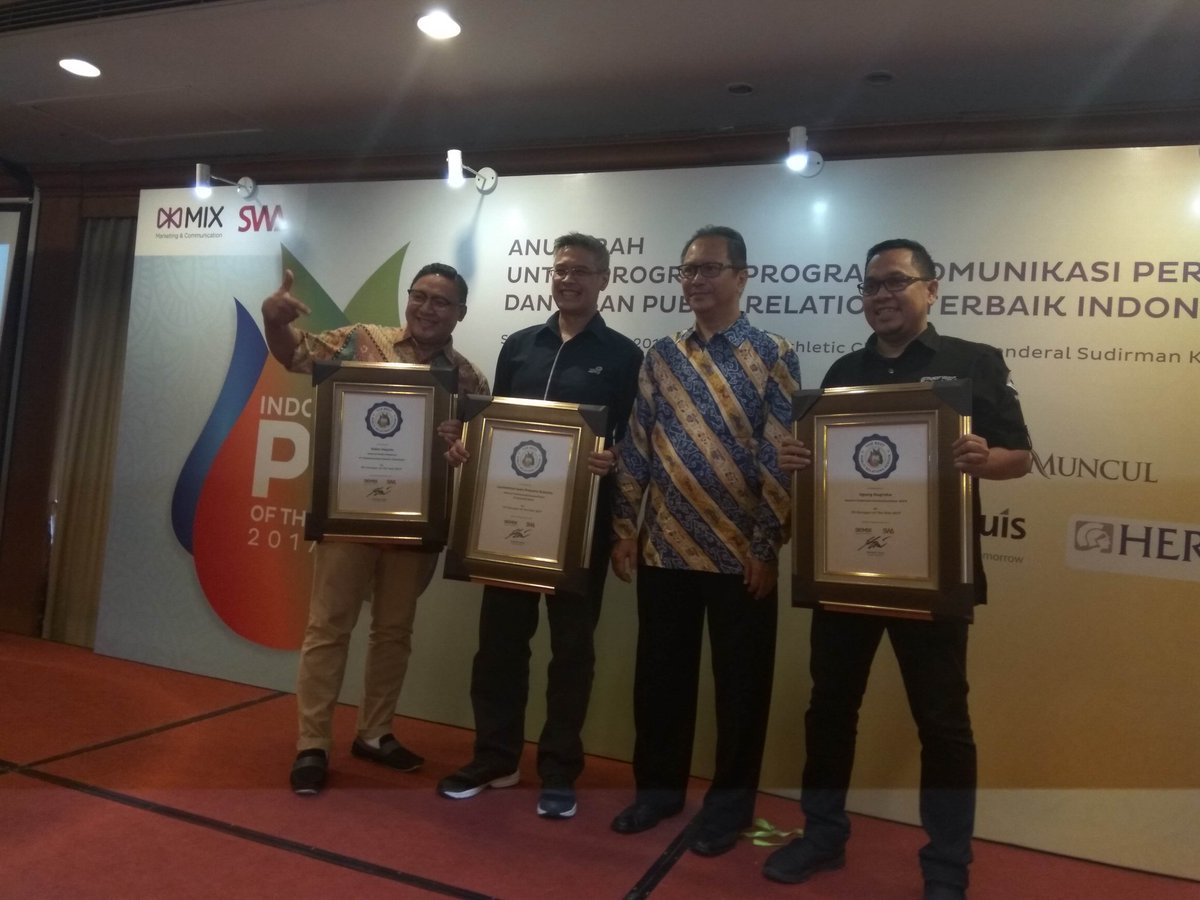 Mix Marketing Comm On Twitter Pr Manager Of The Year 2017 Aldin Hasyim Telkomsel Laurentius Iwan Asuransi Astra Dan Nugroho Agung Antv Proftheyear2017 Https T Co Qmzcqffff4