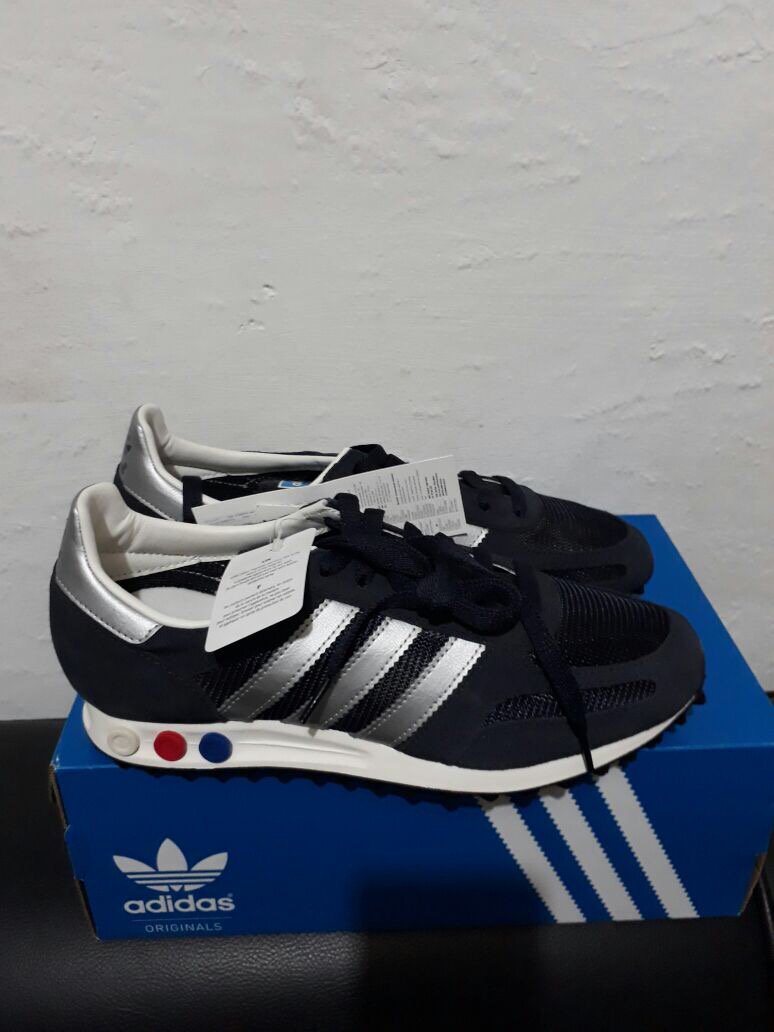 kick_class's tweet photo. Adidas la trainer navy BNIB size 40 2/3 price 1,549k for order cek bio. Bantu up suhu @FS_80cs @bewok_sneakers @Alvaro3Stripe @3foil_id_BDG https://t.co/aqALVBs93u