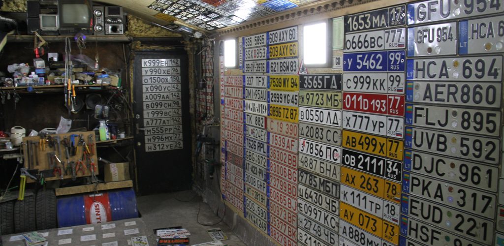 коллекция монет. коллекция американских коллекционеры. разнообразные коллекционные значки. какие номерные знаки на технике всу. номерные знаки латвии.