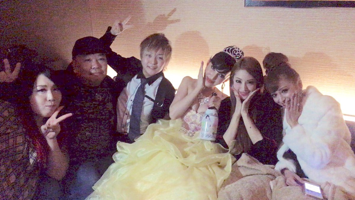 Dr クララ A Twitter 歌舞伎町realeで北川クリステルさんのバースデーイベント 一条葵さん 愛沢えみりさん バー ラグーン ジャネットさん バー One 慎一さんとお祝いに駆けつける 明るく朗らか 天真爛漫なクリステルさんを囲んで 皆笑顔の絶えない素敵な