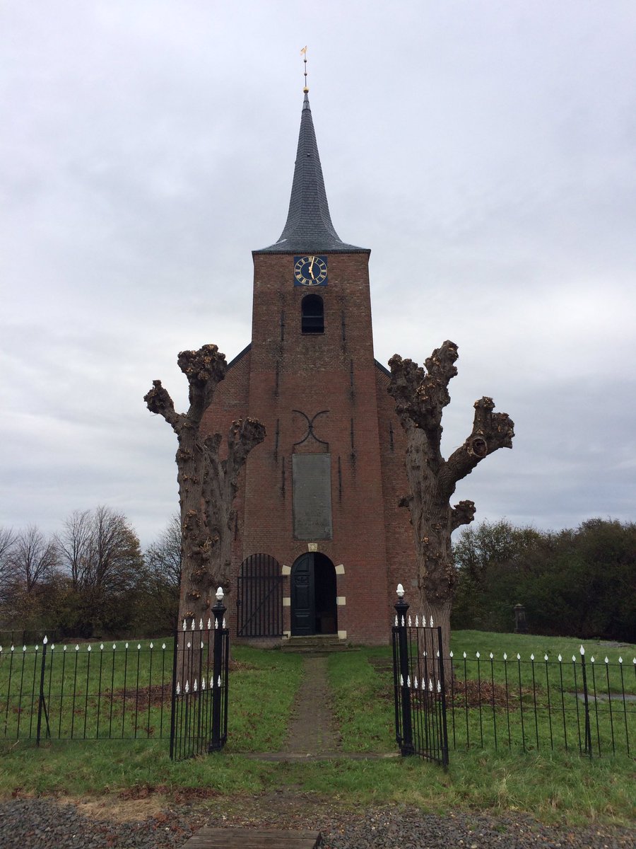 DZ_Circulair's tweet photo. Vanochtend is de opbouw van het Recycling Symposium gestart, het nu nog lege kerkje van Heveskes zal omgetoverd worden tot congrescentrum! https://t.co/ro3WbRO5vO