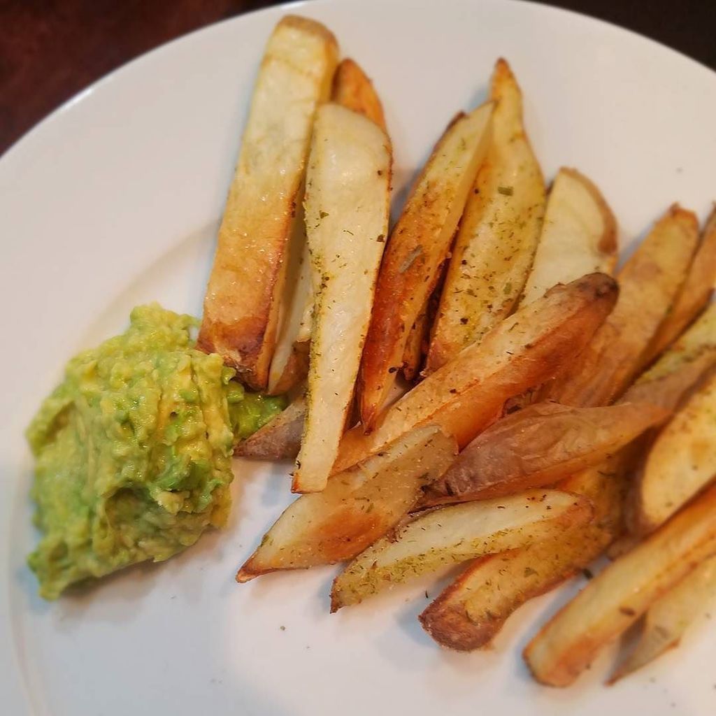 thewholecrowe's tweet photo. Last night's dinner. Fries with guac.
.
.
.
#potatocleanse #cleanse #potato #vegan #plantbased #plantbasedvegan #h… https://t.co/NpsfWcxirg https://t.co/g0iUuRdtY3