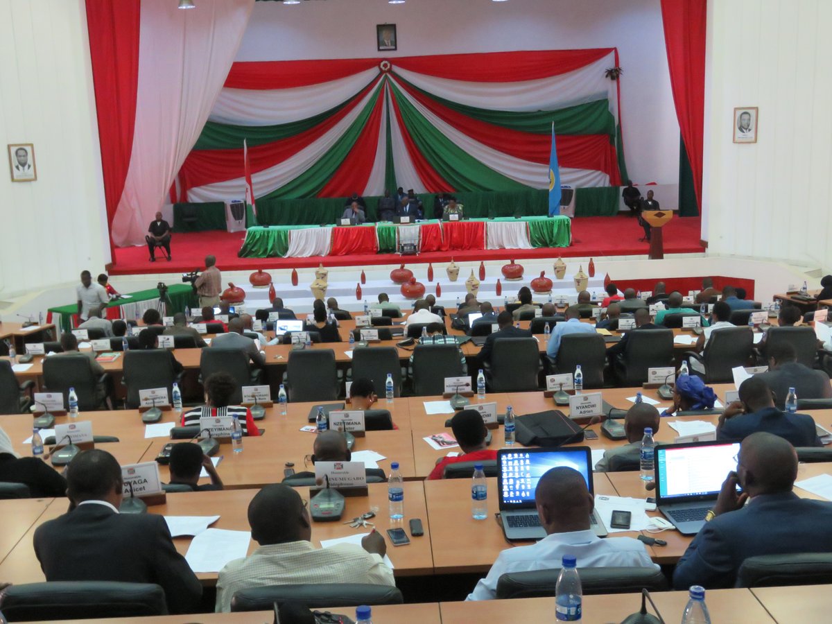 Ikiriho's tweet photo. #Burundi G. Nshimirimana  propose au @MiniJustice de mettre en place des mesures exceptionnelles pr certaines prisons. Ex: prison de @Gitega https://t.co/SnL0uxOnPc