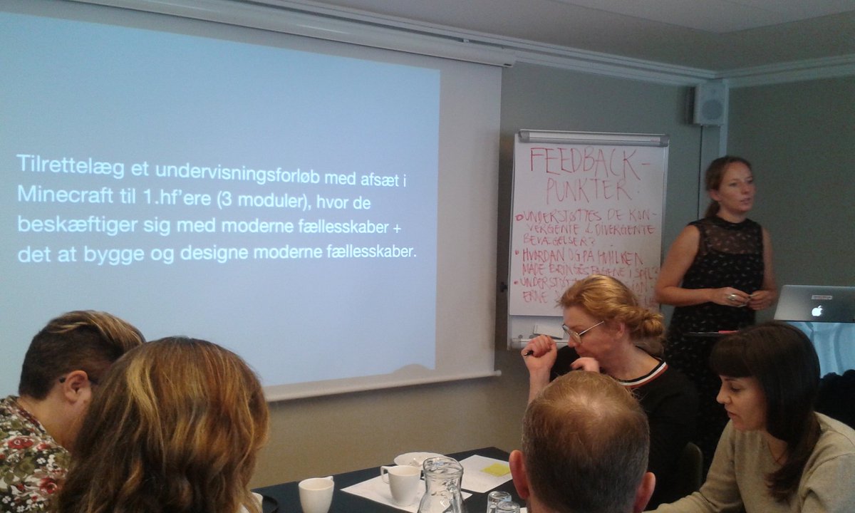 Robinsaway's tweet photo. E3U og HF undervisere arbejder med kreative kompetencer - egne og elevernes sammen med Julie Skaar https://t.co/X5Oe22XdAP
