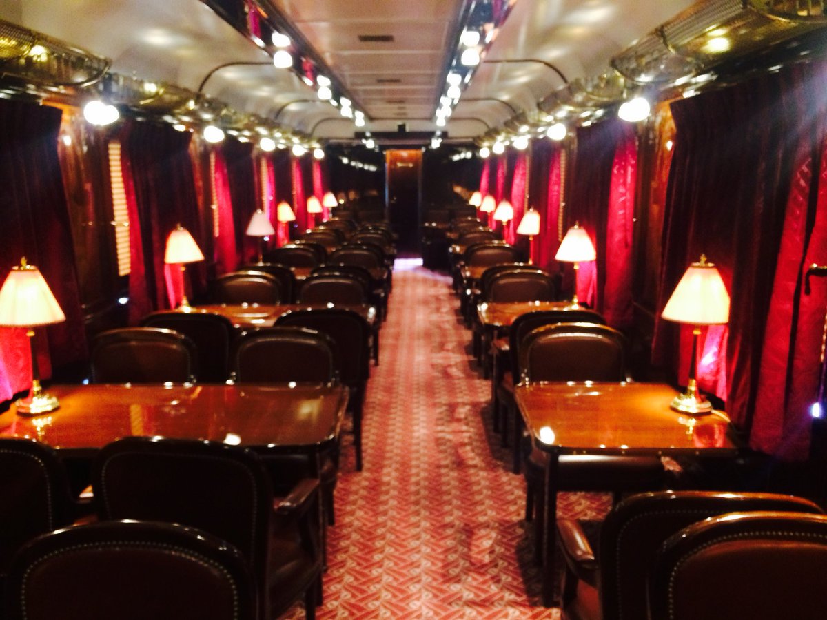 laura_sahin's tweet photo. J-2 avant @secretshistoire #AgathaChristie avec @bernstephane : all you need is a chair and a table and a bit of peace https://t.co/y908Nn79Ld