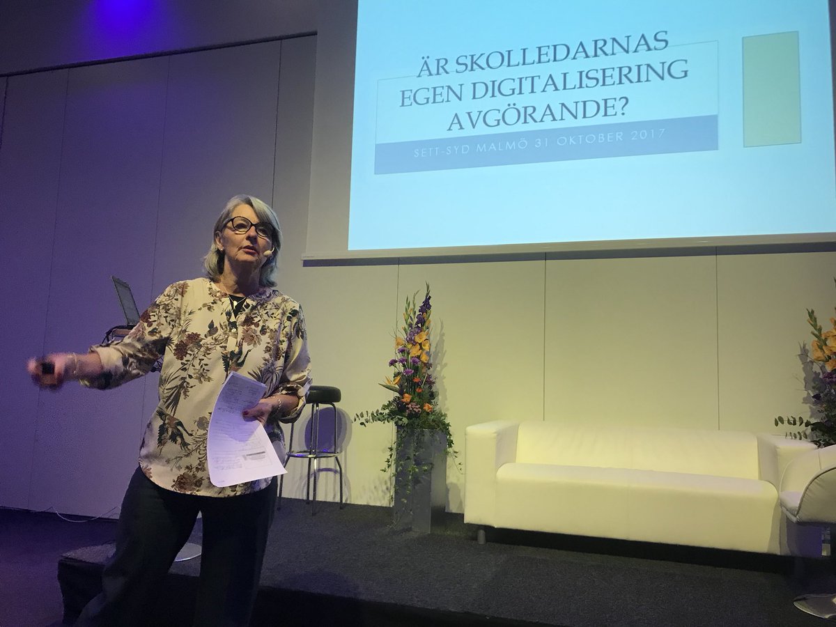 SettSyd's tweet photo. Elisabeth Nihlfors uppmanar publiken att tänka på sig själva. #SETTsyd https://t.co/LOIbIhD1Xb