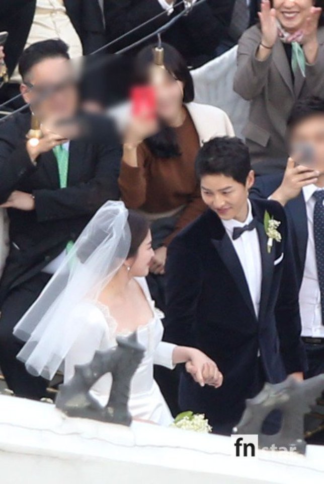 Disertai Tangis Haru, Song Joong Ki - Song Hye Kyo Sah Menikah goo.gl/8ZECSn