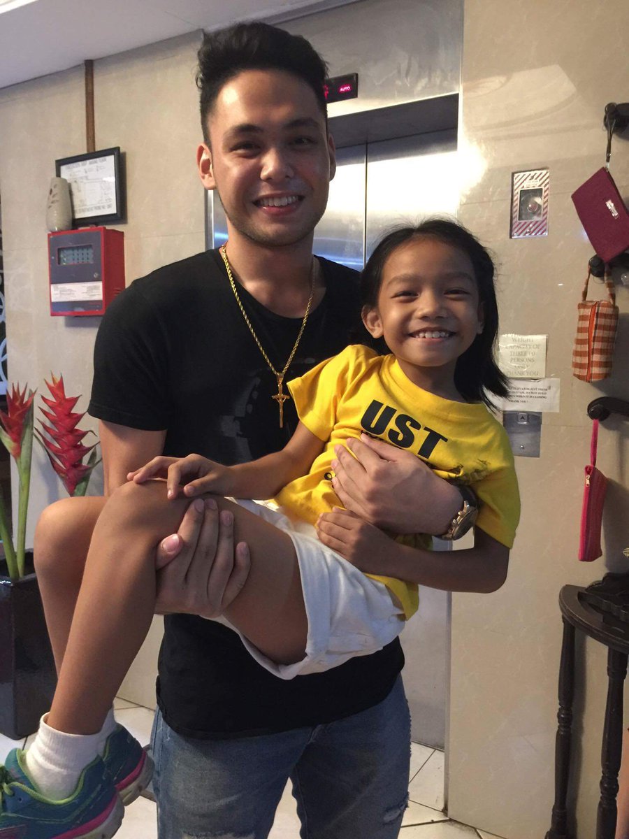 thelastwhistler's tweet photo. King Tiger @andreimawel with his new Tiger baby Kish of Dumaguete City. #TigersBTS #Unigames2017 https://t.co/vD3ap2zP2o