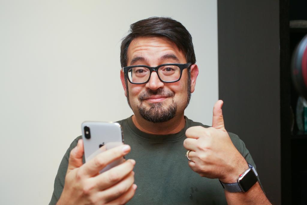 CNET's tweet photo. Yes, the iPhone X's Face ID will recognize you even if you shave https://t.co/byrjqYKTZs https://t.co/ENdN9e1EpS