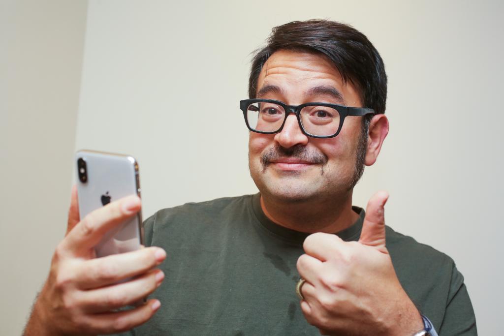 CNET's tweet photo. Yes, the iPhone X's Face ID will recognize you even if you shave https://t.co/byrjqYKTZs https://t.co/ENdN9e1EpS