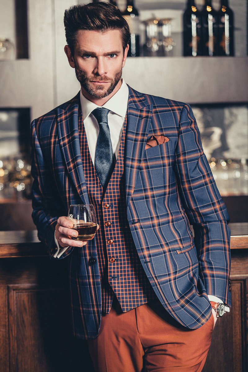 Interesse in een nieuw maatpak? <a href="/DIYATailors/">DIYA Tailors</a> - fashion for him and her - zijn op de UOD aanwezig. Met 5500 stoffen en 150 voeringen.