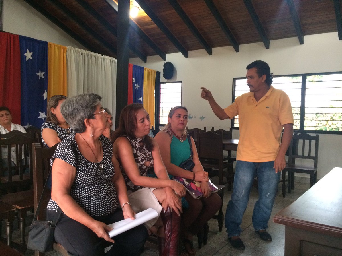 ConcejoMAA's tweet photo. A esta hora voceros de la asociación civil #MERECA explica situación actual del #MercadoCampesino Olinto Vera de la cuidad de #ElVigía https://t.co/TbGjl7NS8M