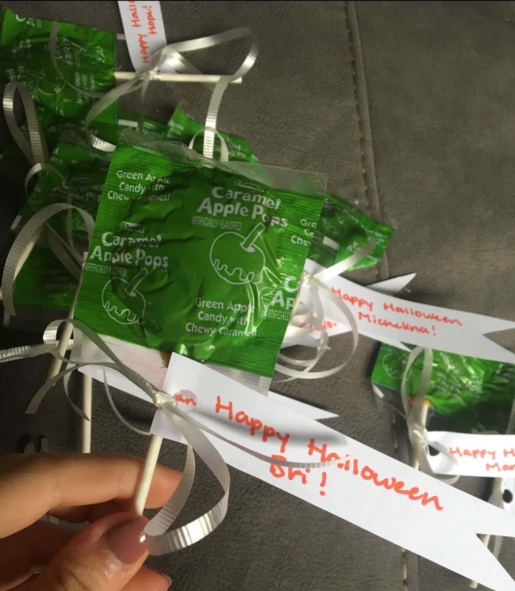 BHSLINK's tweet photo. Our awesome Link Leaders have been reaching out to the freshmen today wishing them a Happy Halloween! 🎃👻 Great job leaders!! https://t.co/aGXnAEY2AF
