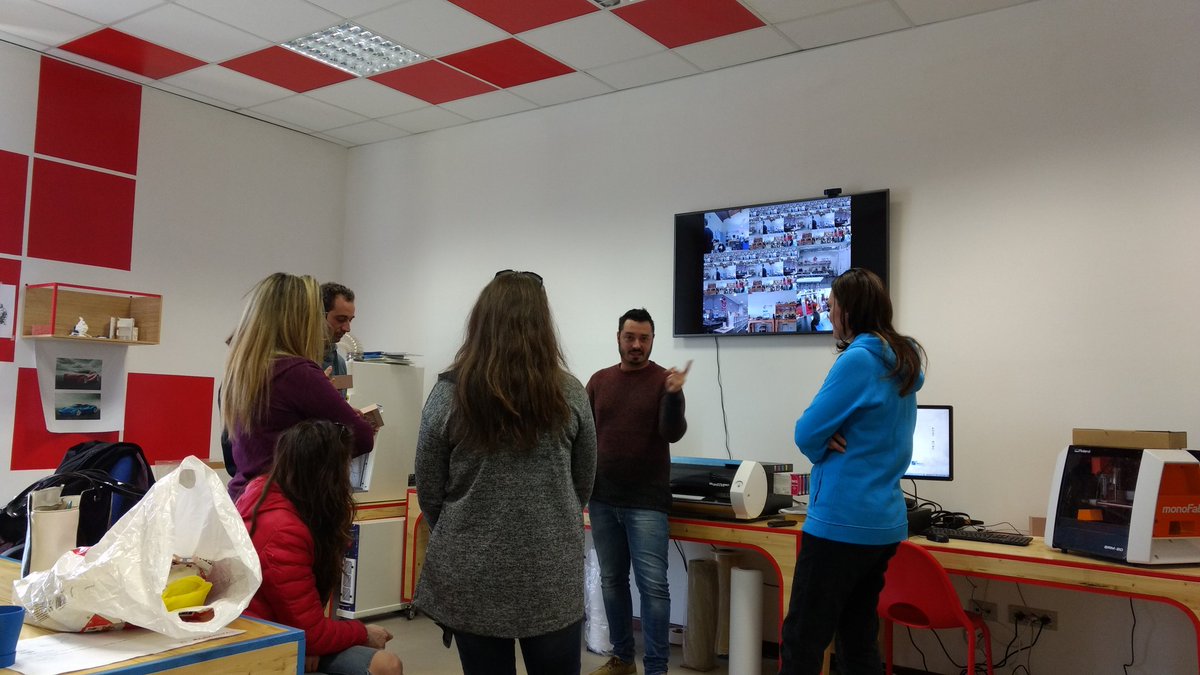 SA_Rieti's tweet photo. Oggi portiamo #Halloween @FabLabLazio @BIC_Rieti corso per #modellare #3D idee da #spavento https://t.co/a2EfLstjJW