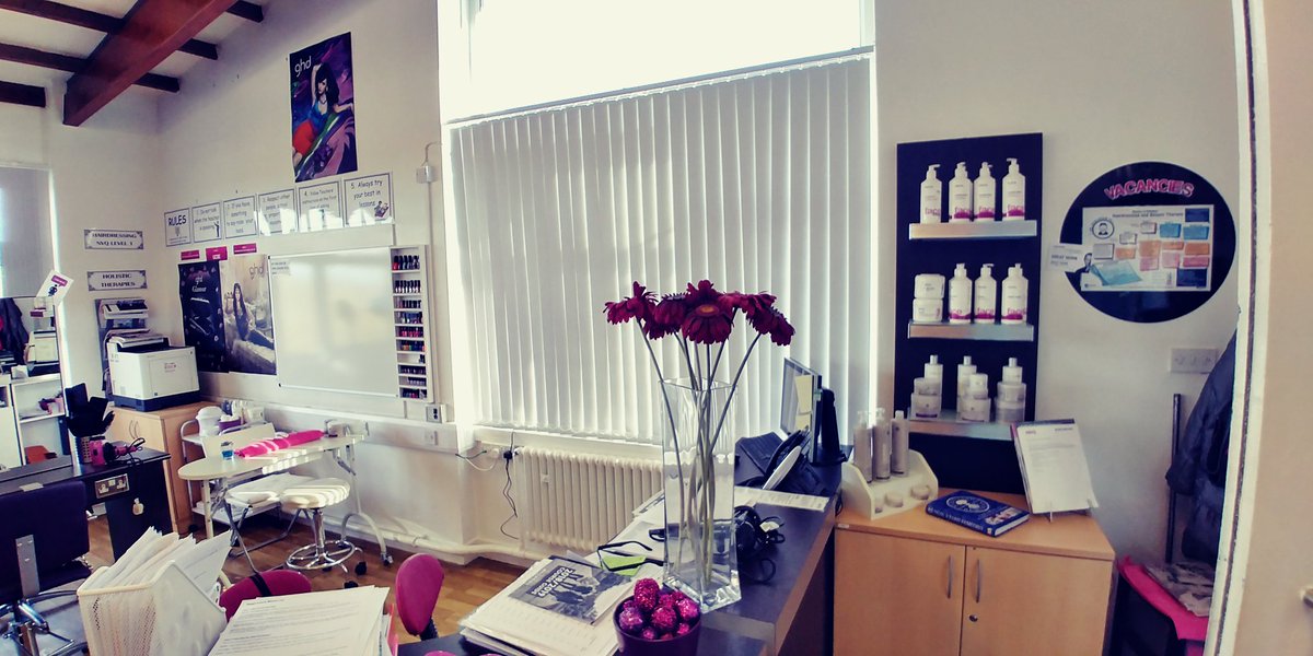 bbswindowblinds's tweet photo. #verticalblind fitted to the school salon @holmfirthhigh looking slick 😎
#verticalblinds
#commercialinteriors
#blinds https://t.co/UzOam4Gw04
