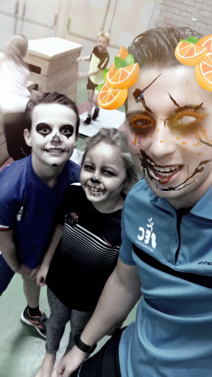 Willem_SEC's tweet photo. Kinderen van @EvenaarDalton zijn leuk geschminkt voor Halloween! Zelf heb ik toch een fotofilter moeten gebruiken! https://t.co/4i8k90HqGm