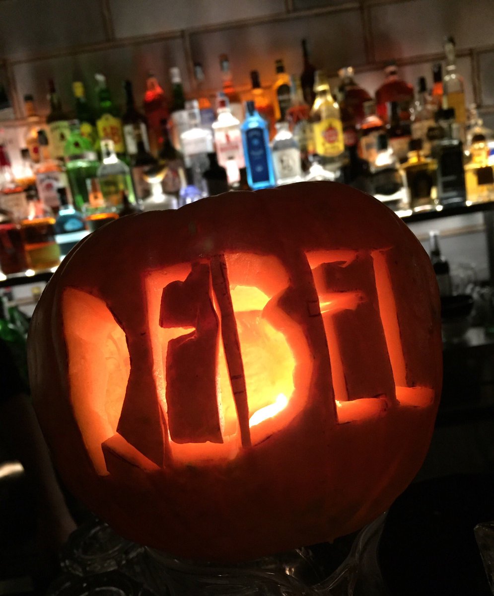 RLmilano's tweet photo. Halloween night al Rebel Milano #rebelmilano #rebelmood #party #bartendency #mixology #mixologist #bartender #halloween #viadonatello https://t.co/5cwW50qHqU