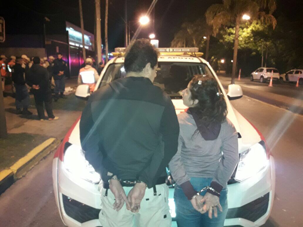NicoVecchi's tweet photo. En un Operativo de rutina, en conjunto con PNA, logramos detener una pareja que llevaba gran cantidad de dinero, documentacion adulterada, cuchillos y arma de fuego
#COT #SubSecretariaOperativa https://t.co/hHug19IFcX